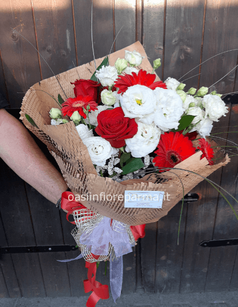 Mazzo fiori a scelta libera. Contatta in negozio per disponibilità
